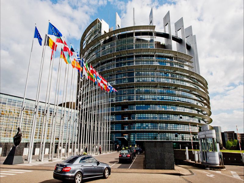 Nghị viện Châu Âu thông qua các luật chống độc quyền công nghệ lớn